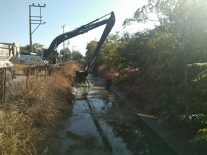 Manisa merkezde 9 kilometrelik dere temizlik çalışması tamamlandı