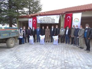 Hisarcık’ta çiftçilere 6 bin 400 kilo Macar Fiğ tohumu dağıtıldı