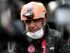 Enkazdan kurtulan Ayda’yı öpen kahraman konuştu: