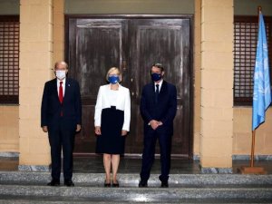 KKTC Cumhurbaşkanı Tatar Rum lider Anastasiadis ile görüştü
