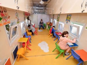 Büyükşehir çadır kentte de çocukların yanında