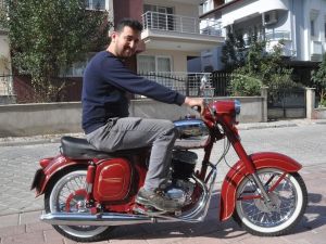 51 yaşındaki efsaneyi hayata döndürdü
