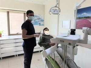 Şuhut’ta aylardır beklenen diş hekimi görevine başladı