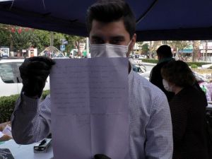 Yardım malzemesinden çıkan mektup duygulandırdı