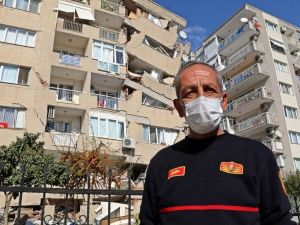 İtfaiye amiri ‘ablam ve annem ölüyor’ telefonuyla gittiği apartmandan eşini ve 2 kızını enkaz altından kurtardı