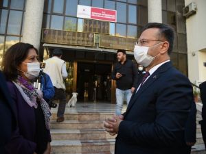 Vali Aksoy, Kuşadası’ndaki maliye binasında inceleme yaptı