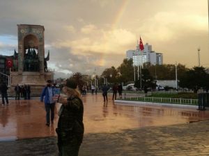 İstanbul’da yağmur sonrası gökkuşağı