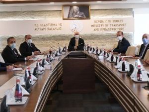 Van milletvekillerinden Ulaştırma ve Altyapı Bakanı Karaismailoğlu’na ziyaret