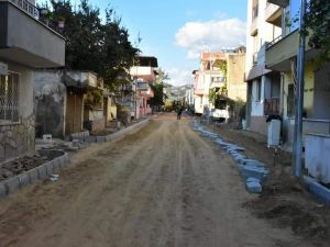 Nazilli Belediyesi yol çalışmalarına devam ediyor