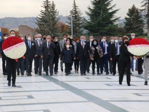 Bülent Ecevit kabri başında anıldı