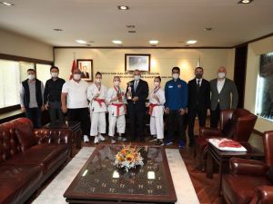 Karate şampiyonlarından Başkan Zolan’a ziyaret