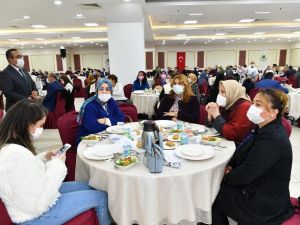 AK Parti Mamak İlçe Teşkilatı’ndan vefa yemeği