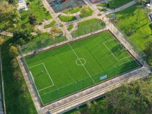 A1 Caddesi’ndeki futbol sahası yenilendi