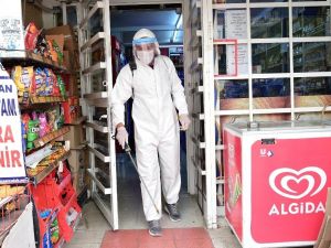 Mamak’ta iş yerlerini dezenfekte işlemi devam ediyor
