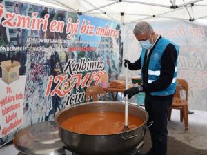 Depremzedelere Simav standında tarhana çorbası ikramı