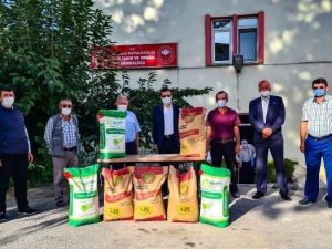 Tavşanlı’da çiftçilere Macar Fiği, Korunga ve Yem Bezelyesi tohumu dağıtıldı