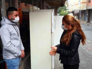 Kapı kapı dolaşıp “Yaşam Üçgeni”ni anlatıyor