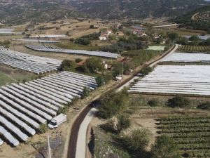 Sarıgöl’de üzüm üreticisini sevindiren yol çalışması
