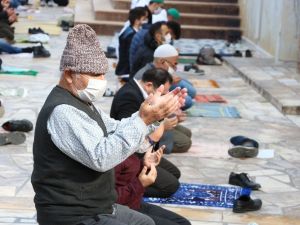 İzmir’de buruk cuma namazı