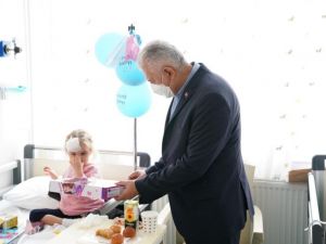 Binali Yıldırım’dan sağlık çalışanlarına teşekkür