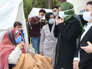 Deprem çadırında Trabzonlu nine ile gülümseten diyalog