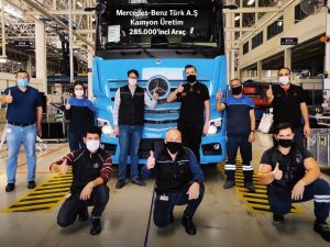 Mercedes-Benz Türk Aksaray Kamyon Fabrikası’nın 285 bininci kamyonu banttan indi