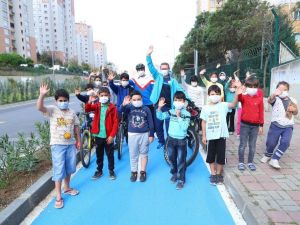 Mutluluğa ilk pedalı Başkan Kartoğlu çevirdi