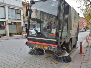 Emet Belediyesi yol süpürme aracı hizmete girdi