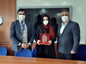 Kütahya Linyit Ortaokulu Okul Aile Birliği’nde bayrak değişimi