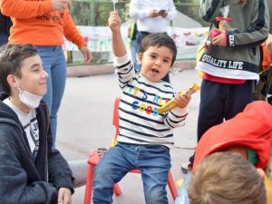 Minik depremzede Mustafa’ya doğum günü sürprizi