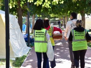 Manisa Büyükşehir Belediyesinin İzmir’e desteği devam ediyor