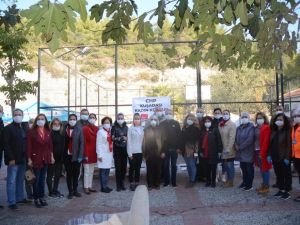 Kuşadası’nda CHP’li kadınlardan depremzedelere dayanışma kahvaltısı