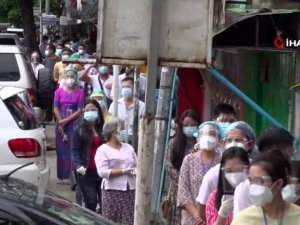 Myanmar’da halk sandık başında
