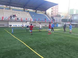 Küçükçekmece’de sosyal mesafeli ayak tenisi turnuvası