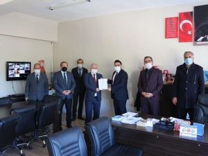 Şaphane’de 5 okula belge verildi