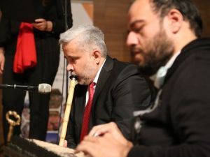 Azerbaycan konserine Rektör Şahin ney üfleyerek eşlik etti
