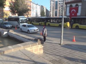 Afyonkarahisar’da saatler 09.05’i gösterdiğinde adeta hayat durdu