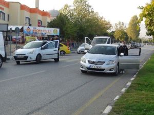 Araçlarından inip Ata’yı andılar
