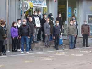 İsmet Paşa Caddesinde Ata’ya saygı duruşu