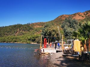 Marmaris’te imara aykırı yapılar yıkılıyor