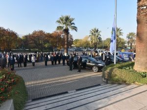 Salihli Belediye personelinden Ata’ya saygı duruşu
