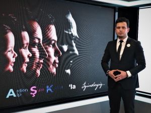 10 Kasım’da işitme engelliler için Gençliğe Hitabeyi ekrandan betimledi