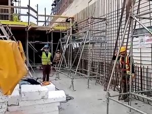 10 Kasım’da inşaat işçilerinden saygı duruşu