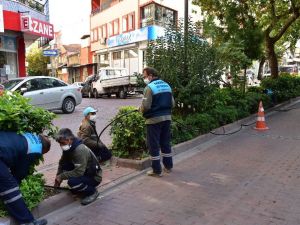 Manisa’nın yeşil alanlarında damla sulama dönemi