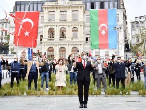 Azerbaycan’ın Karabağ zaferi Beyoğlu’nda büyük coşkuyla kutlandı