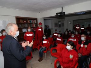 Başkan Zolan, İzmir depreminin kahramanlarını ziyaret etti