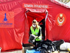 Parklardaki çadırlar Bayraklı’daki alana taşınıyor