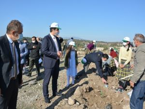 Selendi’de fidanlar toprakla buluştu