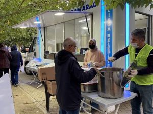 Aliağa’daki vatandaşlardan depremzedeler için büyük dayanışma