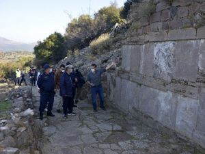 Vali Karadeniz Aigai’de incelemelerde bulundu